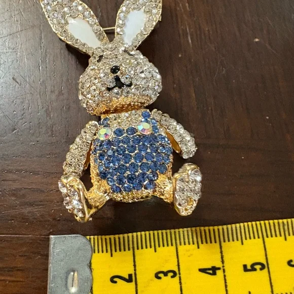 Sparkling Crystal Bunny Brooch with movable head and arms - Picture 8 of 15